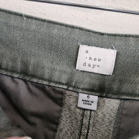 A New Day Straight Leg Belted Trouser Pant Pockets High Rise Green Denim Size 6 - Picture 9 of 11